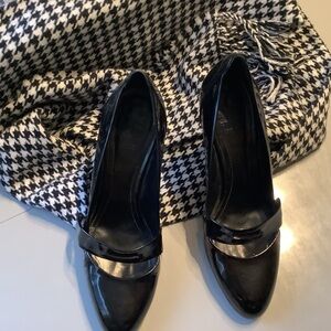 Burberry 8 patent leather high heels